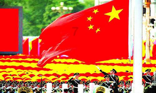 哈尔滨男子制作龙型冰雕免费送游客 当事人:希望龙年都能行大运