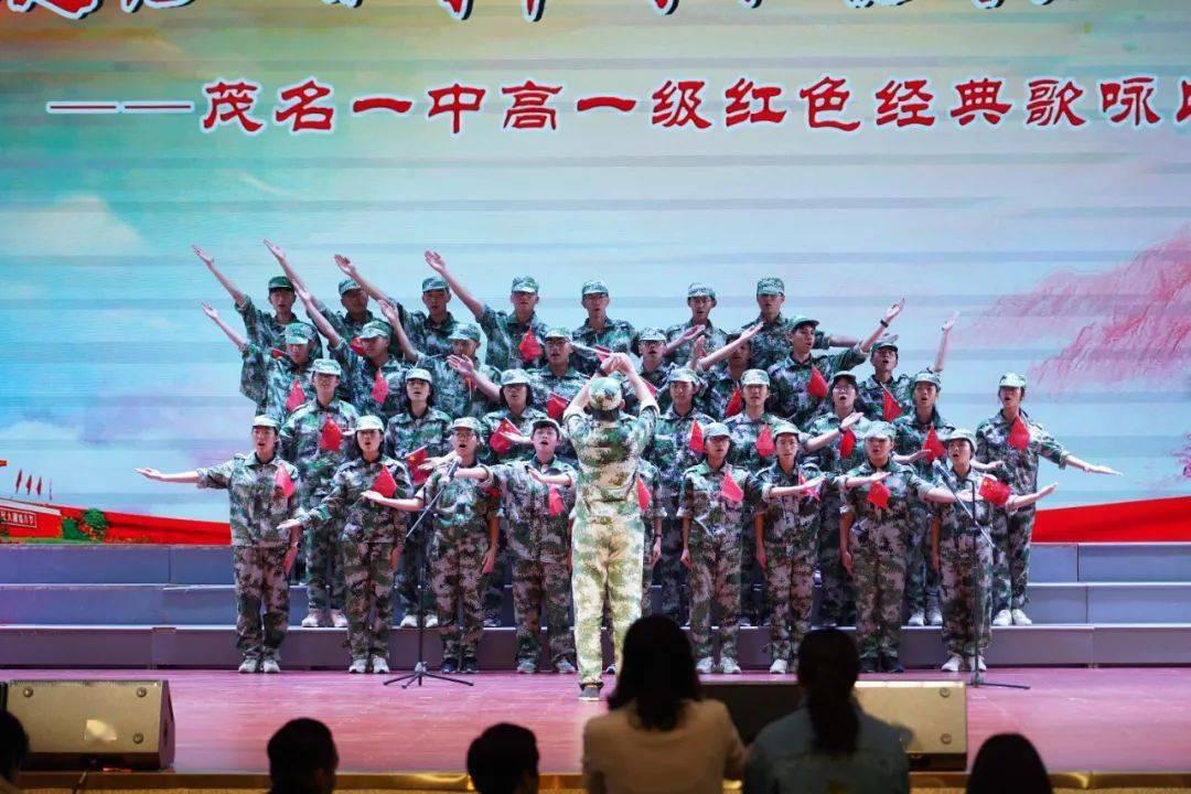 可爱的女生解救