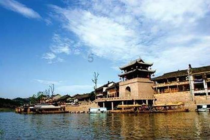 找工作不顺利，我不想找工作了以后在家啃老了，这样也不会参与社会竞争，也不抢你们的工作了，你高兴吗？游戏画面